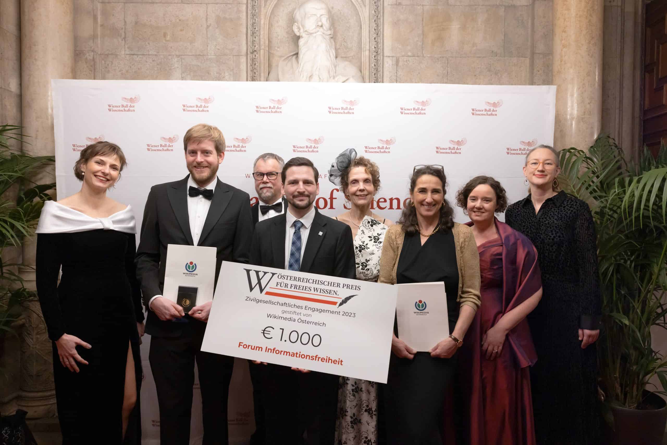 Vertreter:innen von Wikimedia, Forum Informationsfreiheit und Wien Museum bei der Preisverleihung